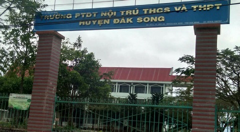 Bắt thầy giáo nhận hàng trăm triệu đồng chạy việc