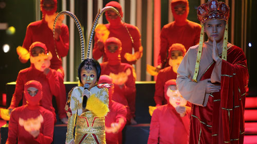 Tiết mục trình diễn của Tú Thanh và Quốc Thiên