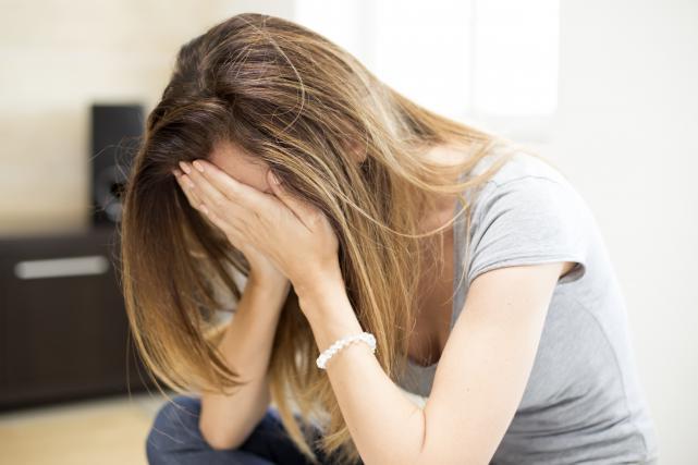 Phát điên vì chồng quy định mỗi tháng chỉ ngủ chung giường 2 lần