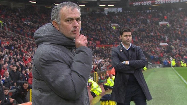 Mourinho bị chặn họng, Fabregas phớt lờ MU