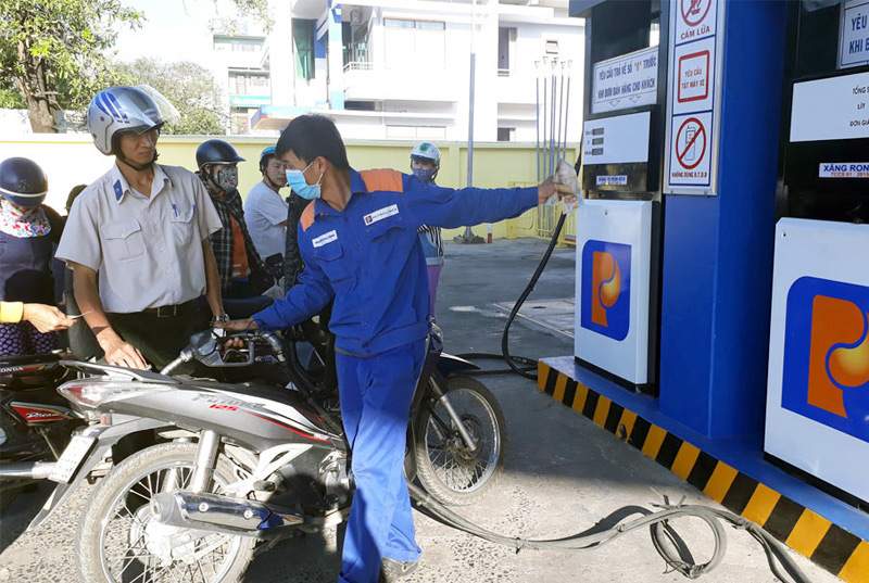 Xăng dầu đồng loạt tăng giá từ 15h chiều nay