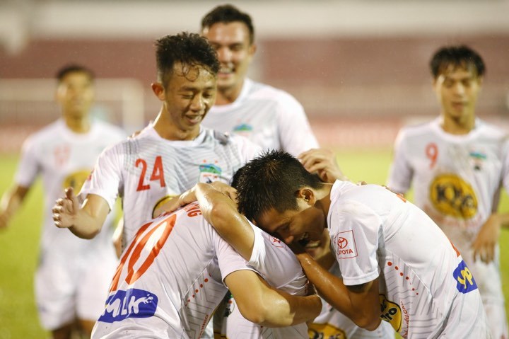 HAGL lại thắng, bầu Đức trọn niềm vui