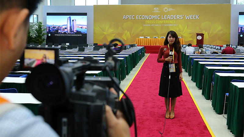 Tất bật ngày đầu ở đại bản doanh truyền thông APEC