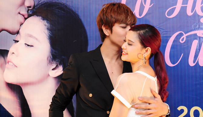 Trương Quỳnh Anh ngượng ngùng khi bị hỏi về việc Tim ôm ấp bạn diễn