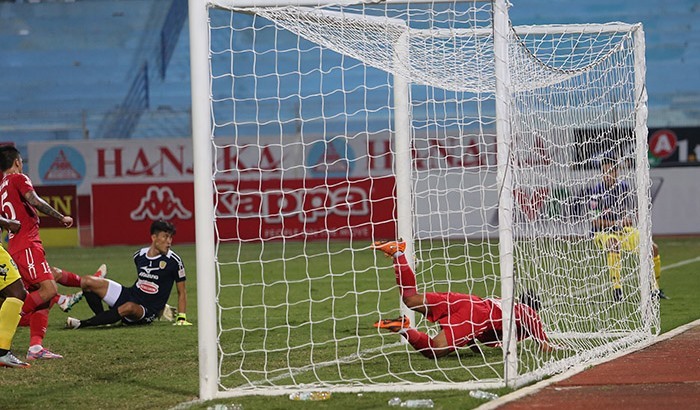 Hà Nội 0-0 TP.HCM: Hậu vệ Minh Hòa cứu thua khó tin