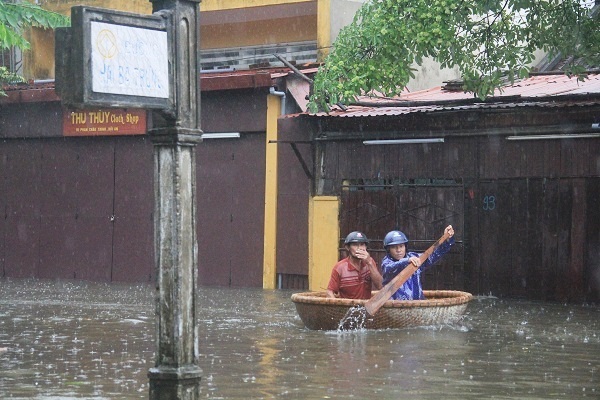 Dự báo thời tiết 6/11: Lũ miền Trung tái lập lịch sử