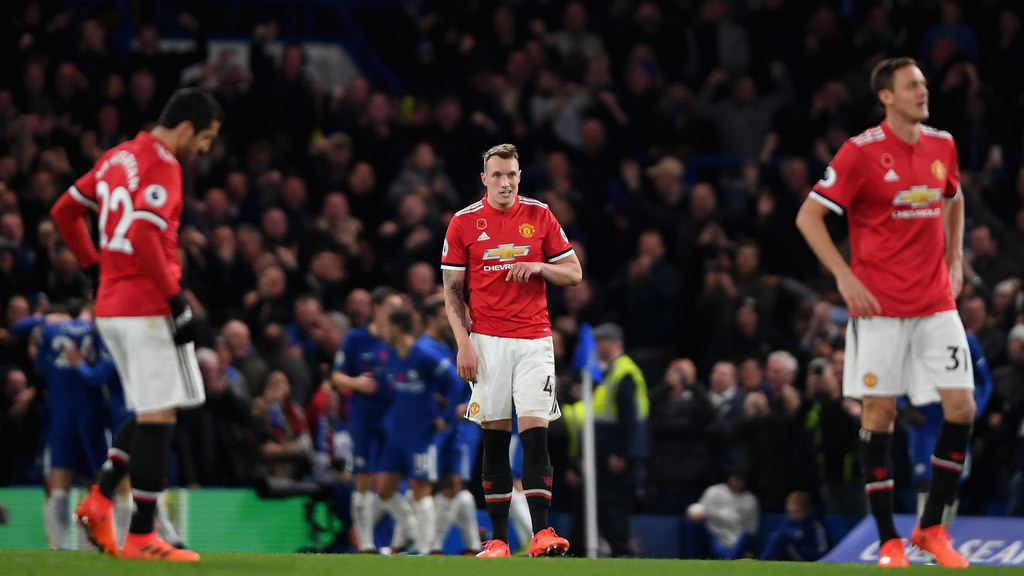 MU lại thua ở Stamford Bridge: Đàn ông ai lại thế, Mourinho!