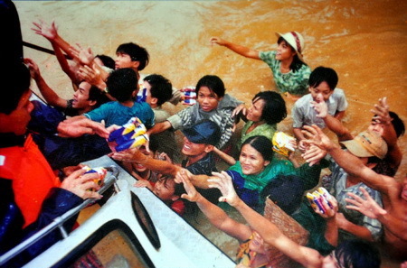 Nhìn lại trận 'đại hồng thủy' ở miền Trung năm 1999: Những hình ảnh không thể nào quên