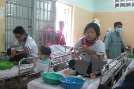 Sau khi ăn bánh mỳ, 51 học sinh có biểu hiện ngộ độc