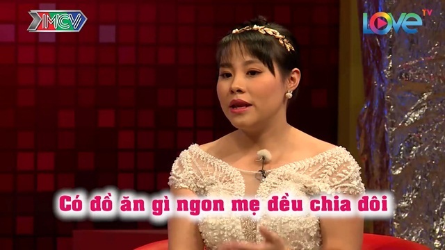 Mẹ chồng bế con dâu chạy ra đường kêu cứu khiến khán giả xúc động