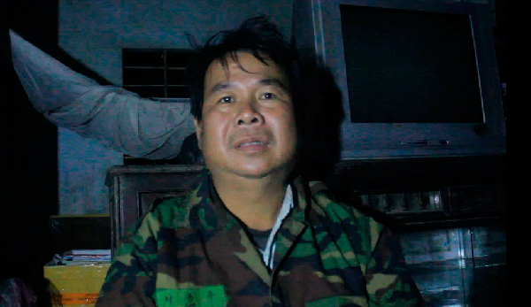 Phút thoát chết của người đàn ông bị lũ cuốn 10km cùng bè cá