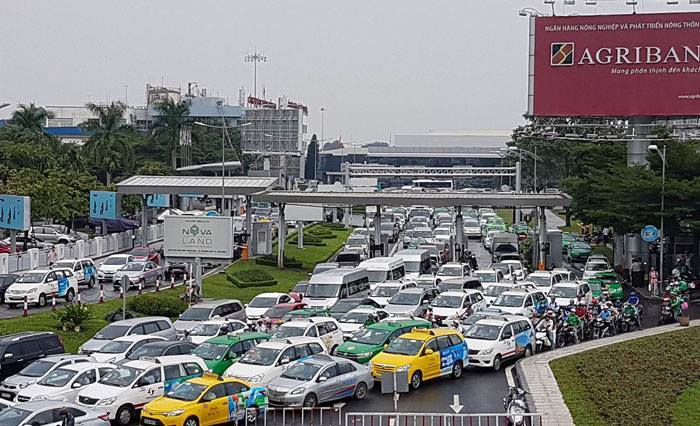 'Cẩn trọng mở rộng sân bay Tân Sơn Nhất về phía Bắc'