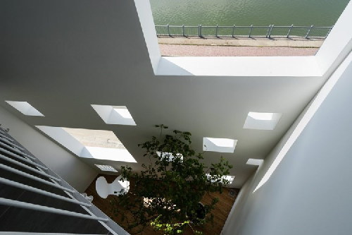 Ngôi nhà nhiều cửa sổ vuông kỳ dị giữa lòng Sài Gòn