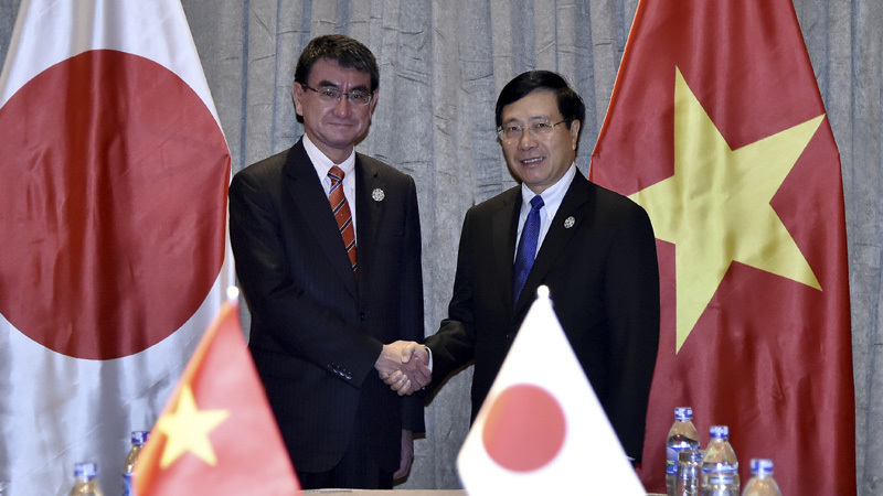 Phó Thủ tướng tiếp xúc song phương bên lề Tuần lễ cấp cao APEC