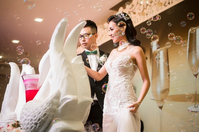 Hot girl 'Tuyệt tình cốc' lên xe hoa với nam tiếp viên hàng không