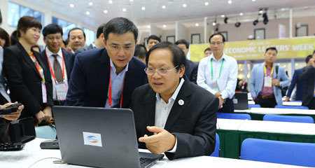Bộ trưởng Trương Minh Tuấn thị sát trung tâm báo chí APEC