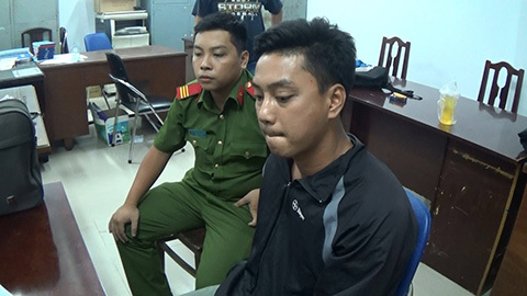 Đang đổ xăng, người phụ nữ bị cướp tài sản hàng trăm triệu đồng