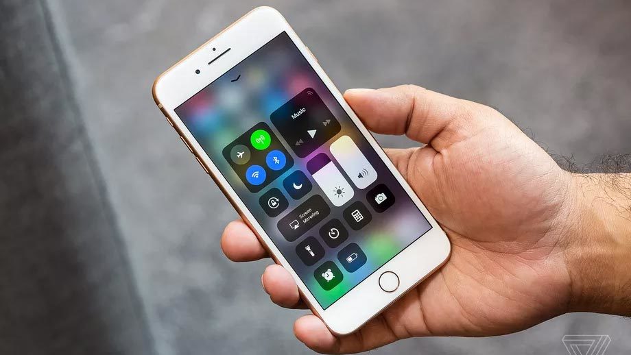 iOS 11 mới đạt tỉ lệ dùng 52%, thua xa các hệ điều hành tiền nhiệm