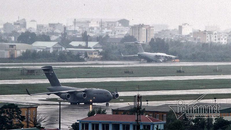 Máy bay vận tải Mỹ mang siêu xe 'Quái thú' đến Đà Nẵng