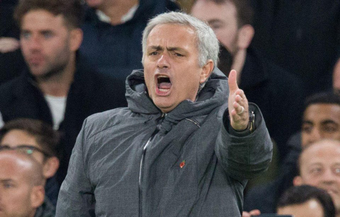 Khát tiền, Mourinho giận đùng đùng sếp lớn MU