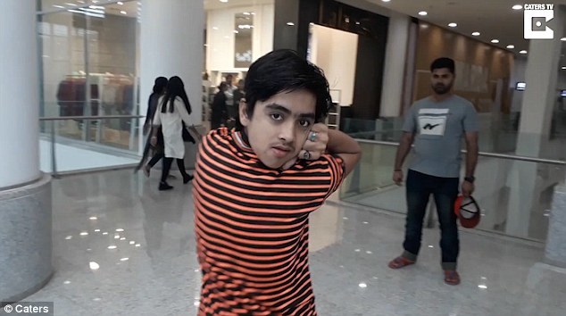 vặn ngược đầu