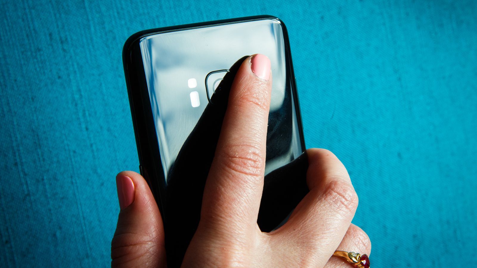 Kế hoạch cảm biến vân tay dưới màn hình Galaxy S9 đã phá sản