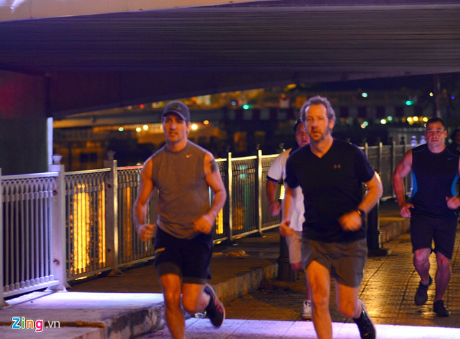 Thủ tướng Trudeau chạy bộ ở bờ kè Nhiêu Lộc