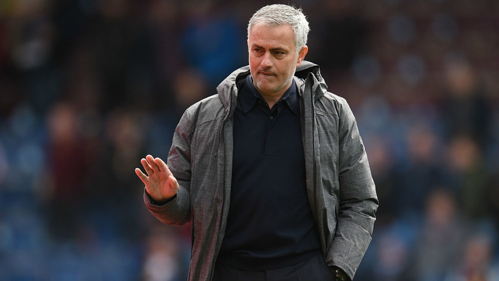 Mourinho ở lại MU, Chelsea tậu Vardy và Barkley