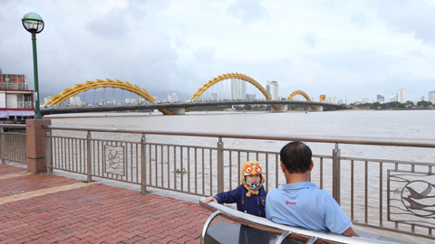 Thủ tướng Lý Hiển Long đăng ảnh sông Hàn khi tới Việt Nam