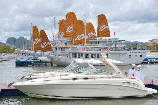 Ông chủ Facebook đi du thuyền tham quan Vịnh Hạ Long?