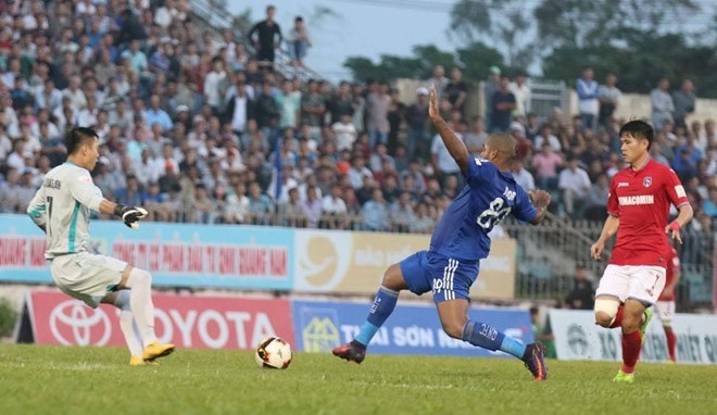 Quảng Nam 0-0 Than Quảng Ninh phút thứ 8