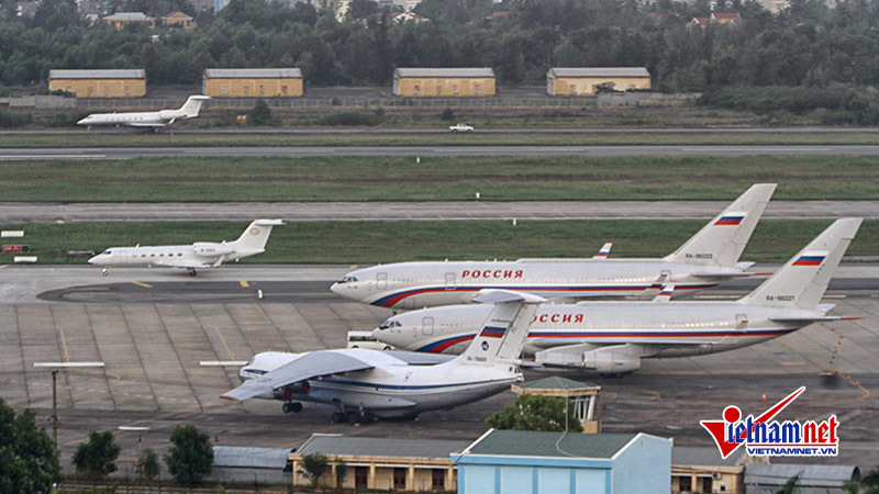Dàn chuyên cơ chở nguyên thủ phủ kín sân bay Đà Nẵng