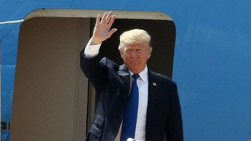 Cận cảnh tổng thống Trump lên máy bay sân bay đà nẵng