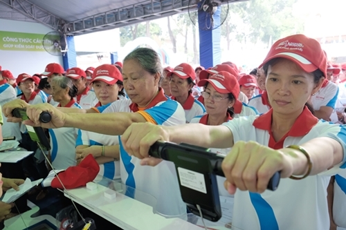 300 người đồng diễn thể dục kêu gọi phòng chống tiểu đường