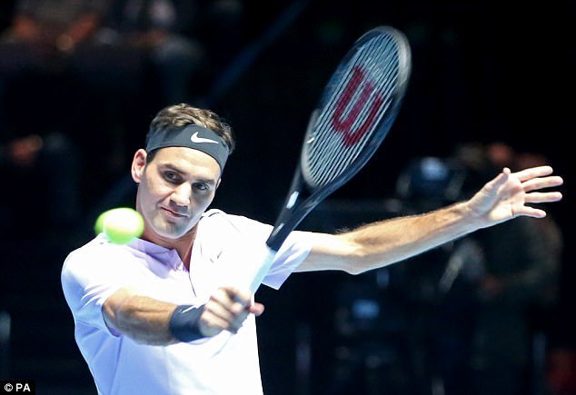 Federer thắng nhọc trận ra quân ATP Finals