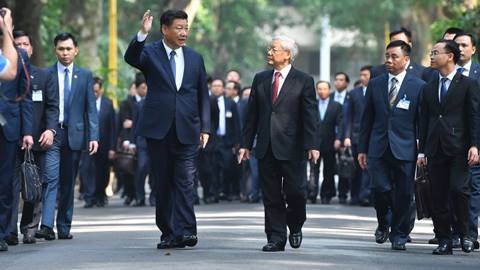 Tổng bí thư Nguyễn Phú Trọng đi dạo cùng Chủ tịch Tập Cận Bình