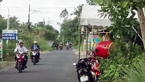 Phó hiệu trưởng uống thuốc diệt cỏ tự tử nghi do vỡ nợ