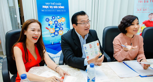 Thí sinh trổ tài tiếp thị trong cuộc thi khởi nghiệp