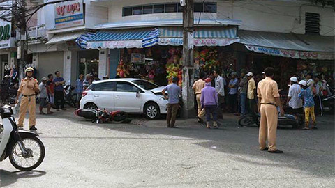 Công an lên tiếng vụ cán bộ lái ôtô vi phạm tông 7 xe máy