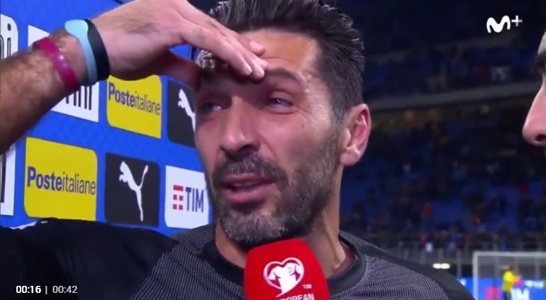 Buffon khóc nức nở sau khi hụt vé dự World Cup 2018