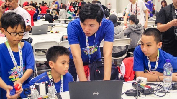 Học sinh Việt Nam lọt vào top 10 Robotics thế giới