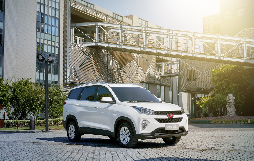 Xe SUV Trung Quốc 'đẹp long lanh' giá chỉ 193 triệu đồng của GM có gì hay?