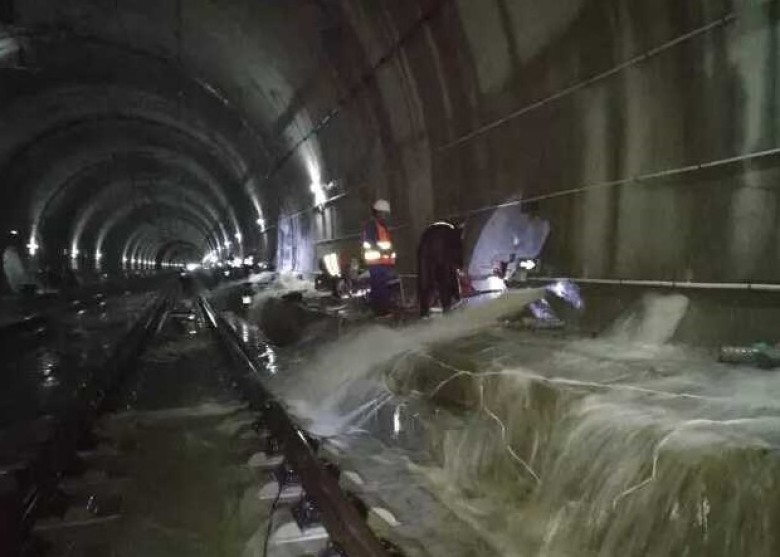 Ăn bớt, tráo vật liệu...tàu cao tốc Thượng Hải–Côn Minh chạy tốc độ 'rùa bò'