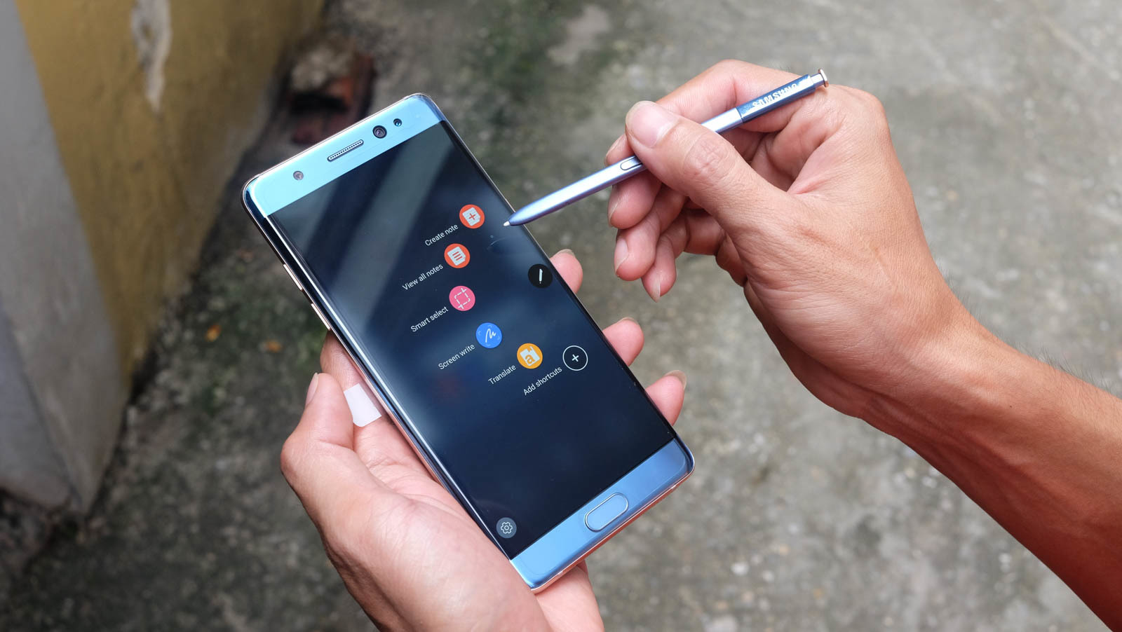 Mở hộp Galaxy Note FE sắp bán tại VN: Không phải hàng tái chế