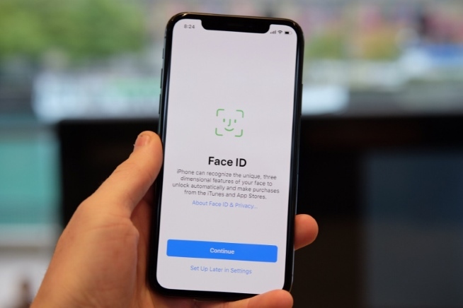 Cậu bé 10 tuổi bẻ khóa thành công Face ID của iPhone X