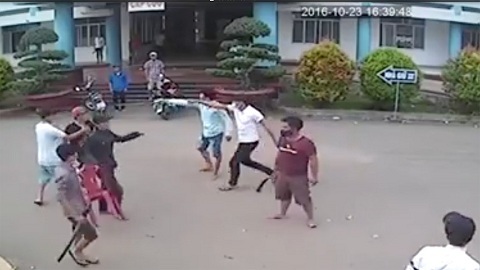 2 nhóm thanh niên hỗn chiến trên đường, nổ mìn tự chế