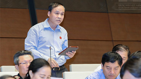 'Cán bộ có quyền chơi golf, đánh tennis'