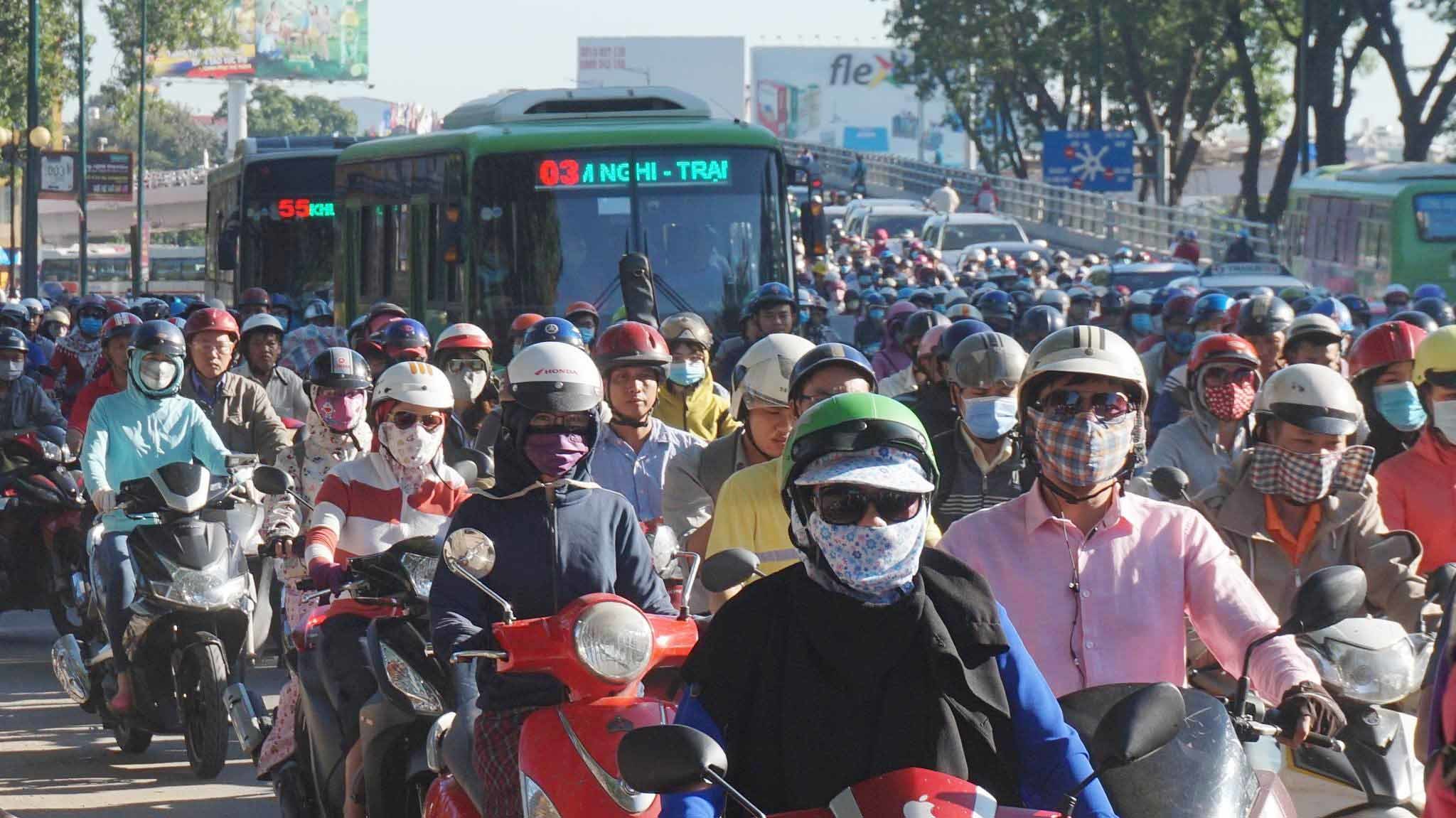 TP.HCM 'mở đường' ưu tiên xe buýt: Khó vẫn quyết tâm làm