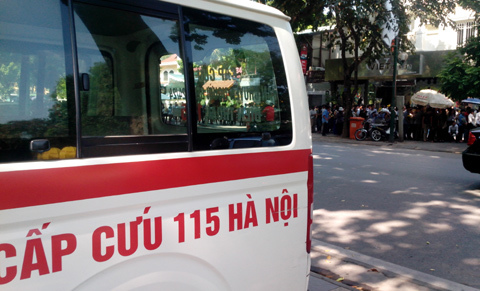 3 người đàn ông trong biệt thự khiến nhân viên cấp cứu ám ảnh