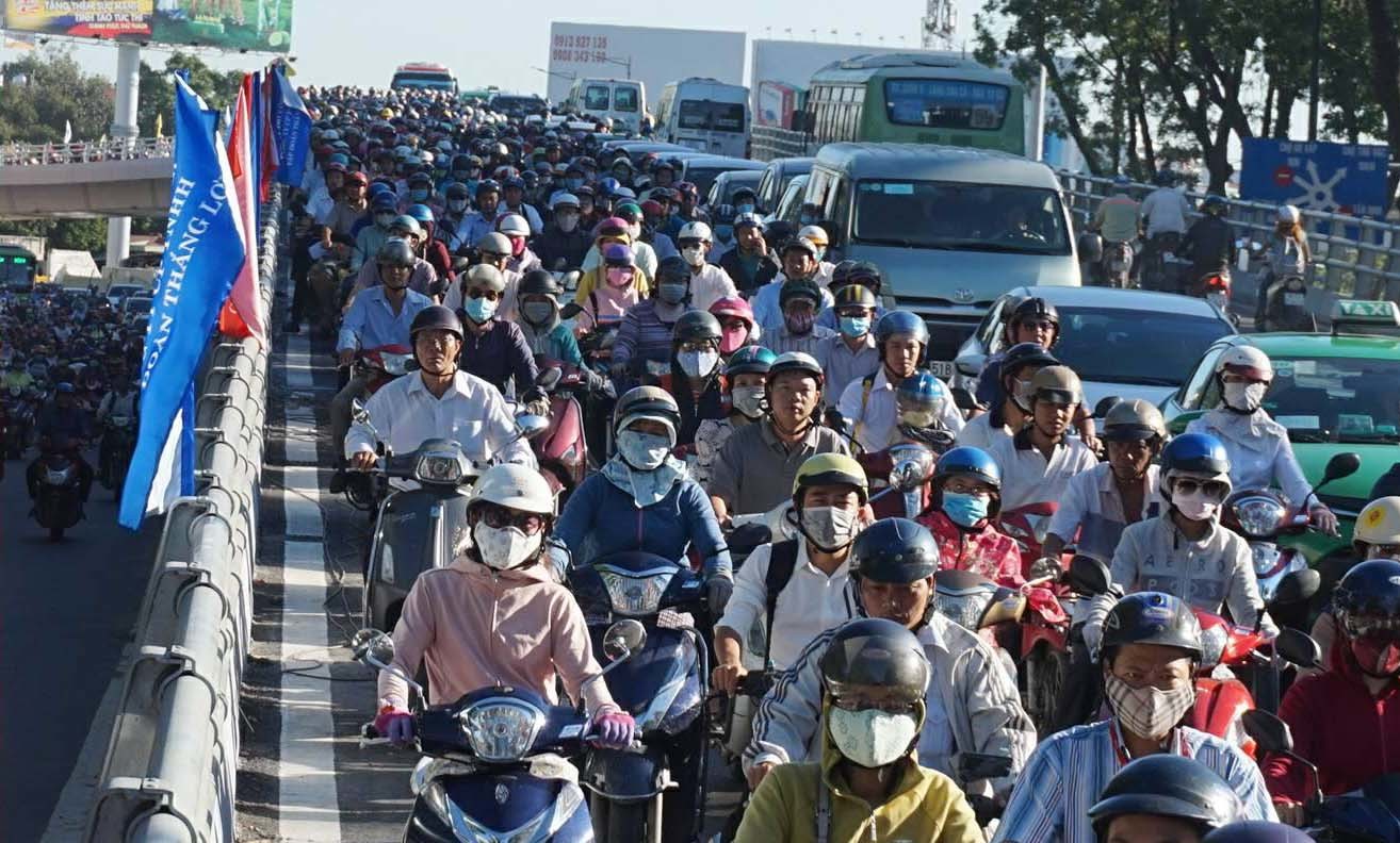 Nhánh cầu ‘giải cứu’ Tân Sơn Nhất kẹt nghiêm trọng ngày thông xe